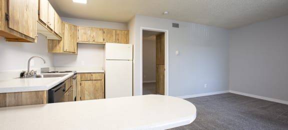 Photos & Tour | Comanche Wells Apartments | Albuquerque, MN